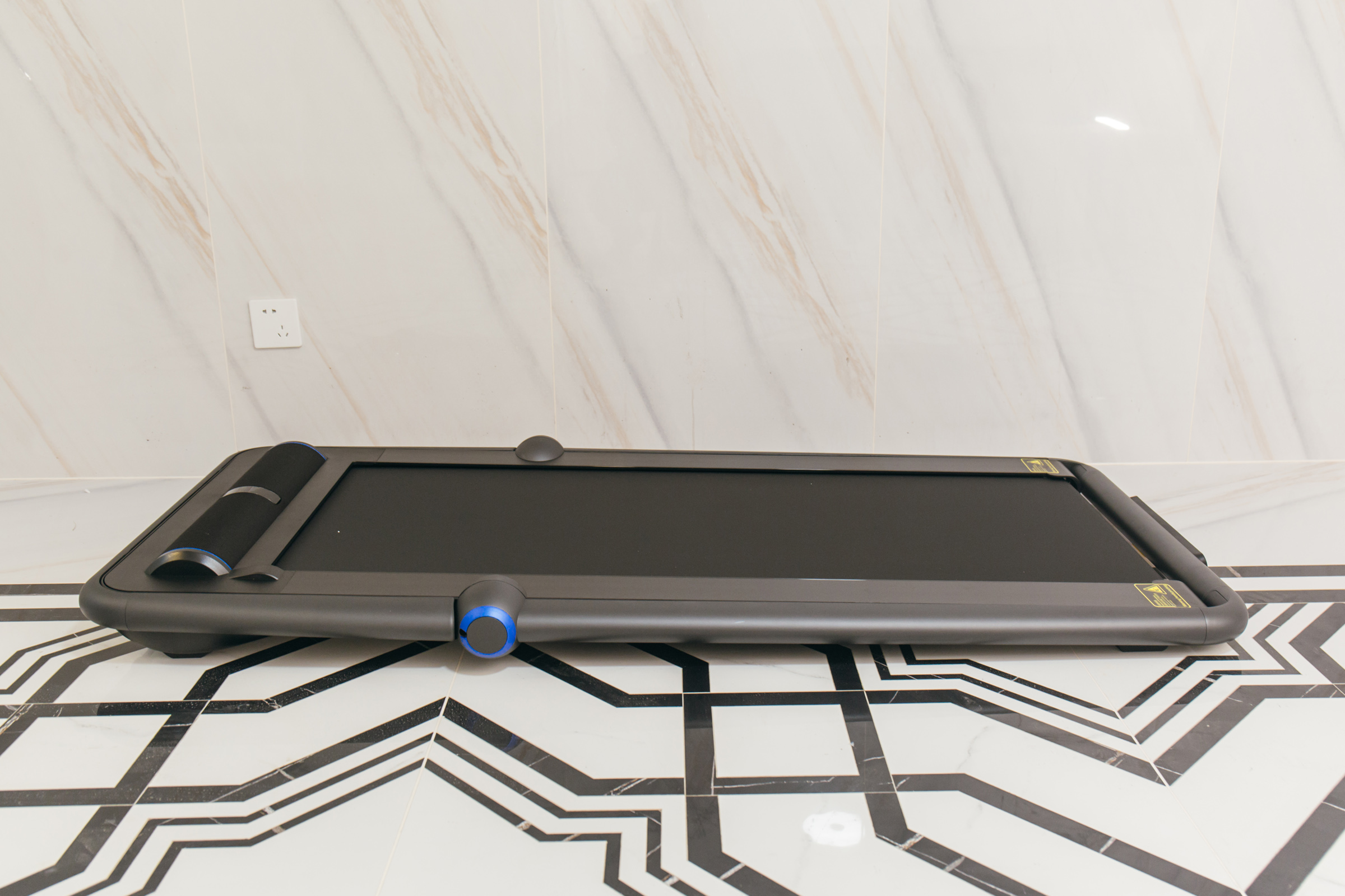 灏忛噾鏅鸿兘鎶樺彔璺戞鏈簁12pro,濂崇敓蹇箰鍚戝墠鍐茶窇姝ユ満