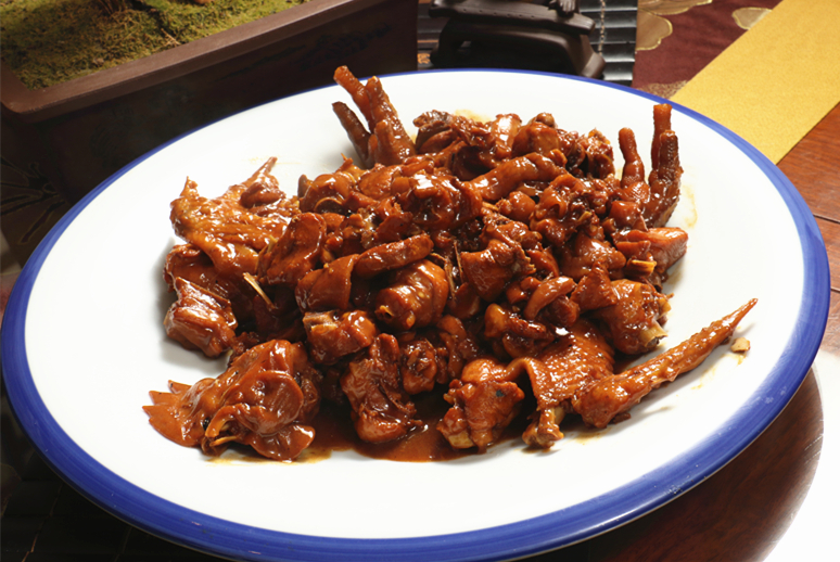 鲁菜经典｜大师揭秘正宗黄焖鸡，色泽黄亮，口感滑嫩，酱香醇厚