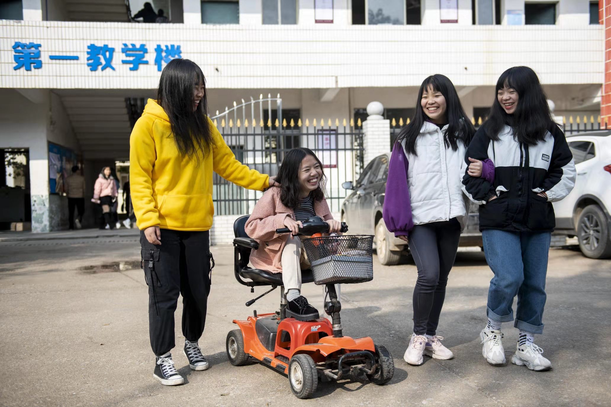 爱心传递无处不在,爱心在此刻传递