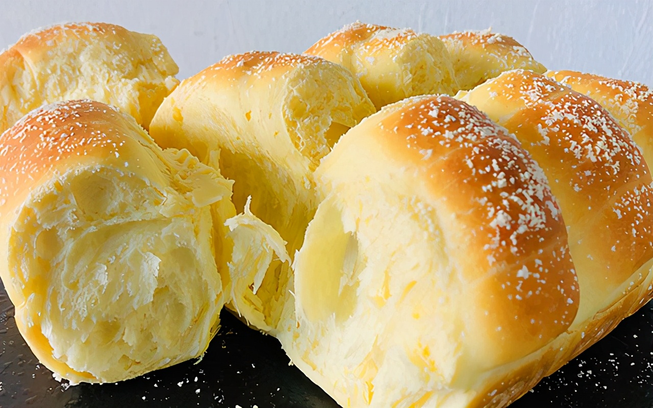 超级细腻柔软奶香面包做法,松软拉丝面包的做法和配方窍门