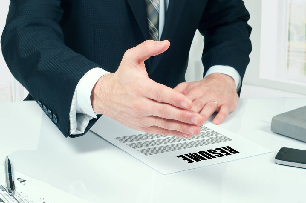 试用期没有买社保离职要求赔偿,入职前三年没交社保离职赔偿多少