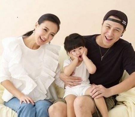 何妤玟讲述离婚过程,何妤玟现状