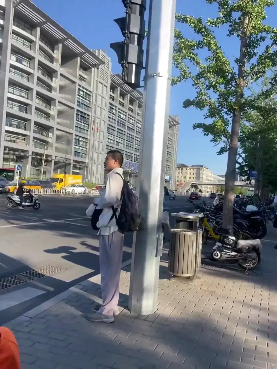 韦神再现巅峰指挥,韦神喝的是开水还是矿泉水