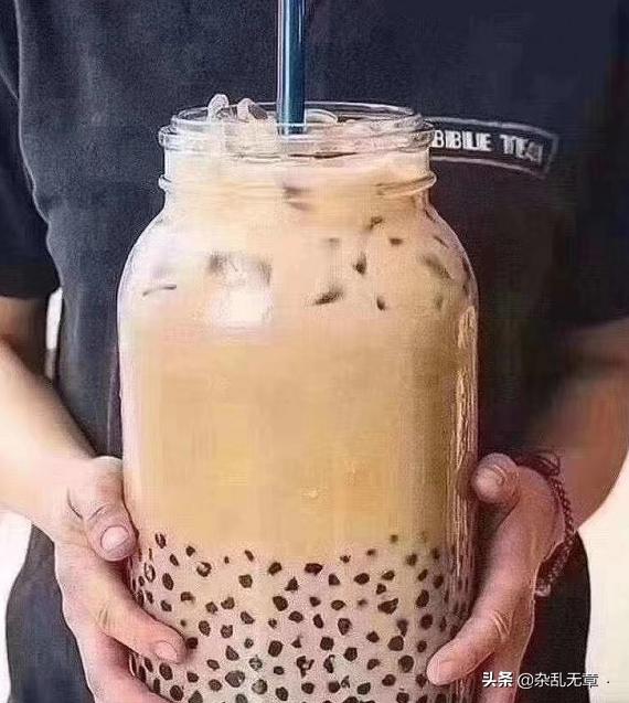 刷爆朋友圈第一杯奶茶,奶茶刷爆朋友圈是什么梗