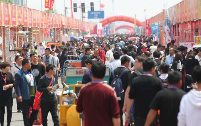 传统建材市场转型方向分析,未来三年建材市场将如何发展