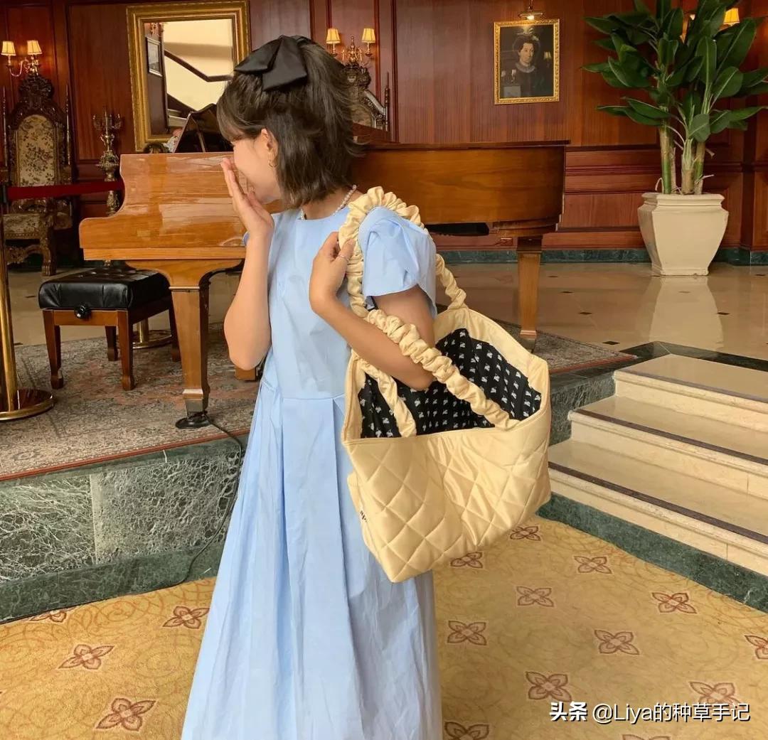 不要再披头散发了夏天适合的发型,披着和扎着都好看的浅层次发型