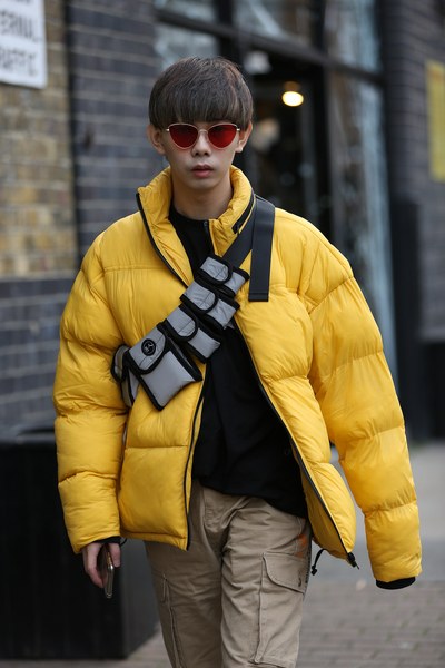 胖男人穿什么颜色的羽绒服,40岁男人穿什么颜色羽绒服好看