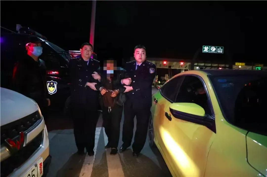 亿万富翁被立案调查完整视频,亿万富翁被捕完整版