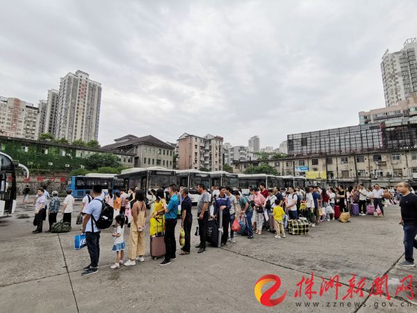 株洲西站客流高峰,客运中心迎来返程高峰