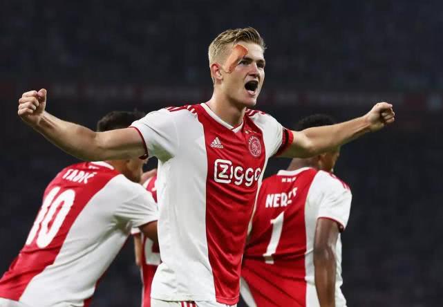 当今足坛最强的10位足球运动员,足球史上最伟大的十名球员