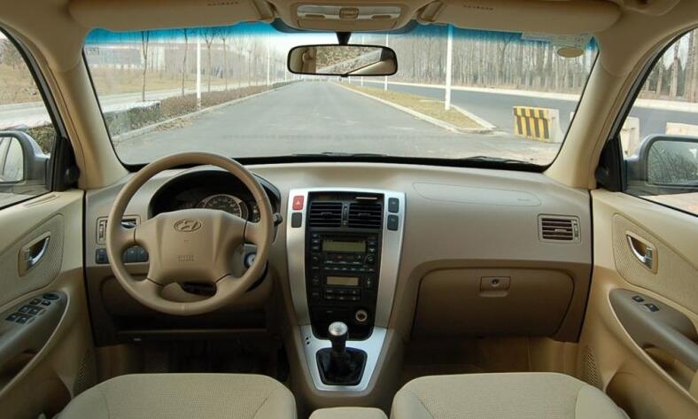 介绍一下23款现代途胜的优缺点,开了16万公里现代全新途胜