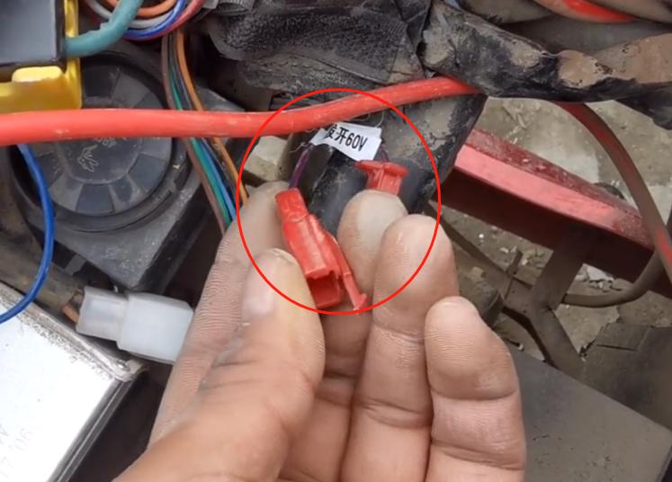 电动车在半路没电怎么办？老师傅：先别慌，用这3招足够你骑回家