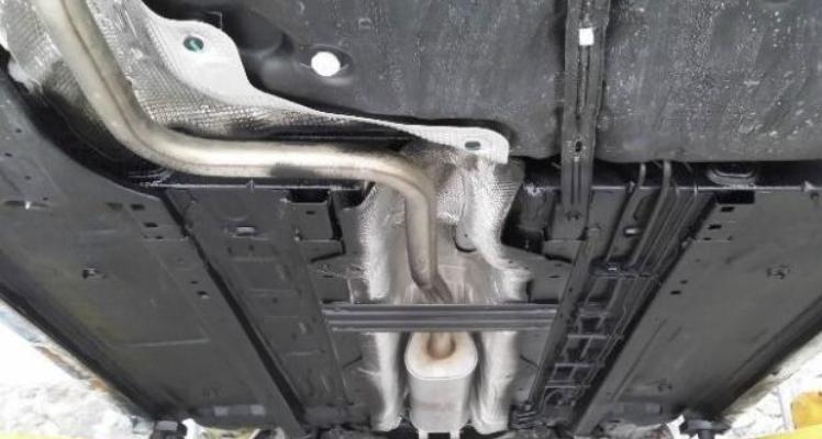 4s店说送的底盘防锈有用吗,4s店送的底盘防锈是底盘装甲吗