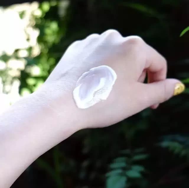 兰蔻防晒好还是skii防晒好,兰蔻柔皙轻透防晒测评