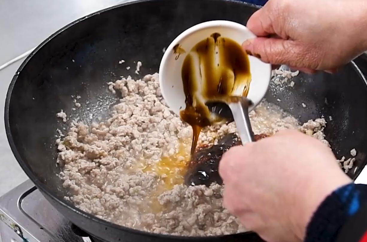 正宗的酸辣粉配方制作视频,酸辣粉的做法大全视频播放