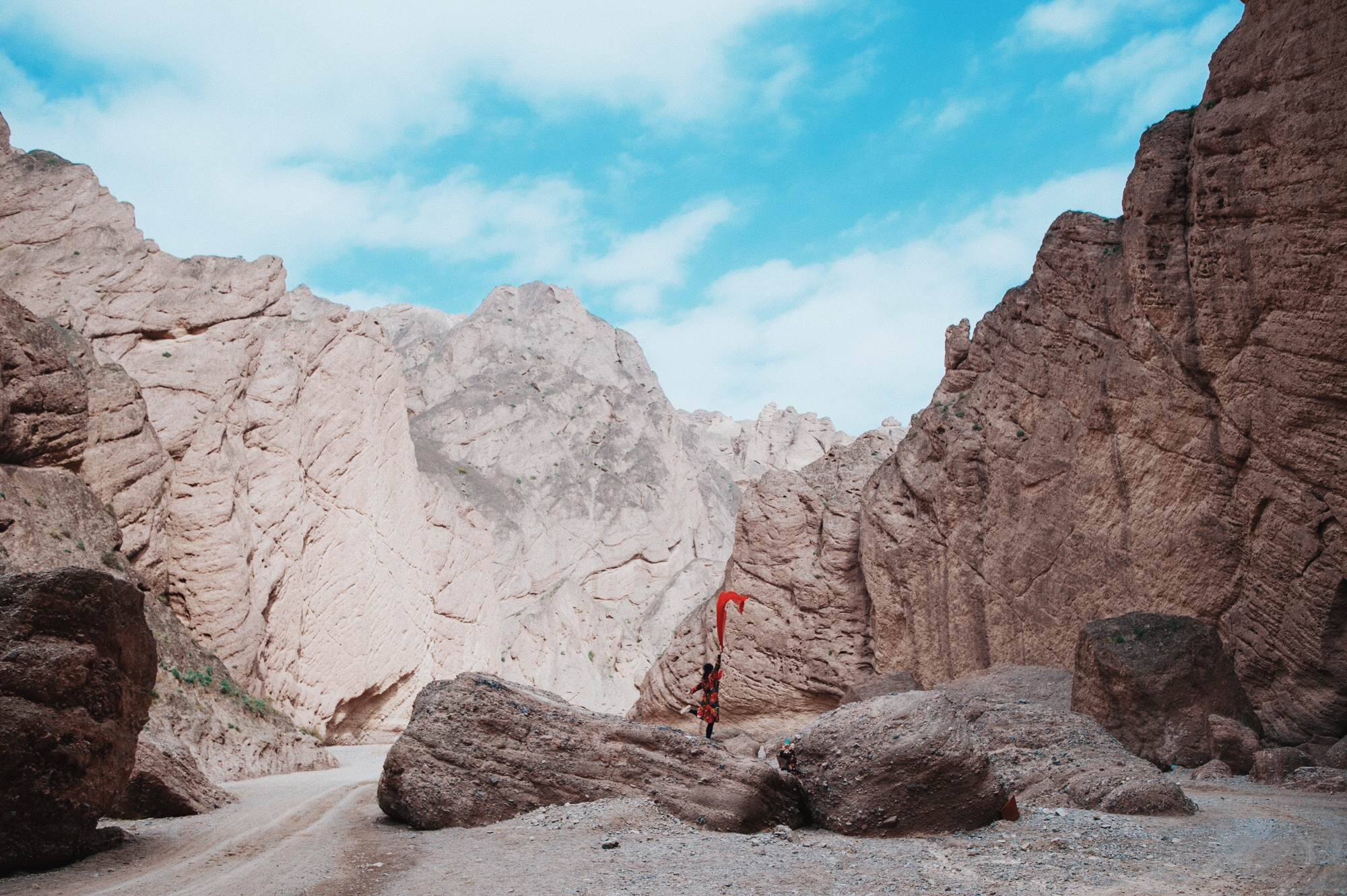 甘肃白银黄河石林，比云南石林更为壮观，堪称“中华自然奇观”