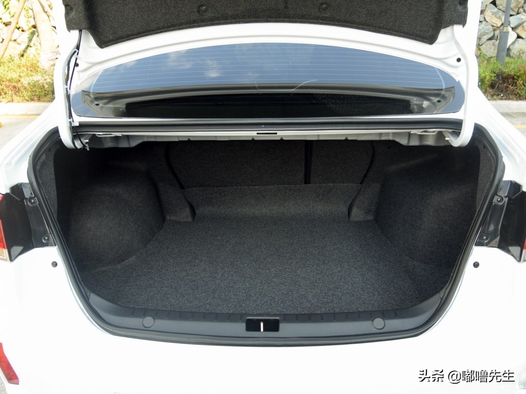 东南a5翼舞手动2021翼尚版价格,东南a5翼舞真实油耗多少钱一公里