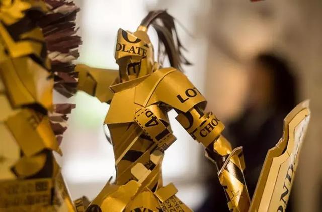 日本小哥自称“空箱职人”,靠着废纸盒办展览