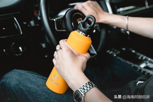 硬核又安全，老司机们喜欢的杯子，网友：开车时终于可以放心喝水