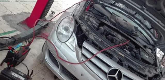 汽车蓄电池没电怎么救援,汽车蓄电池没电了怎么叫救援