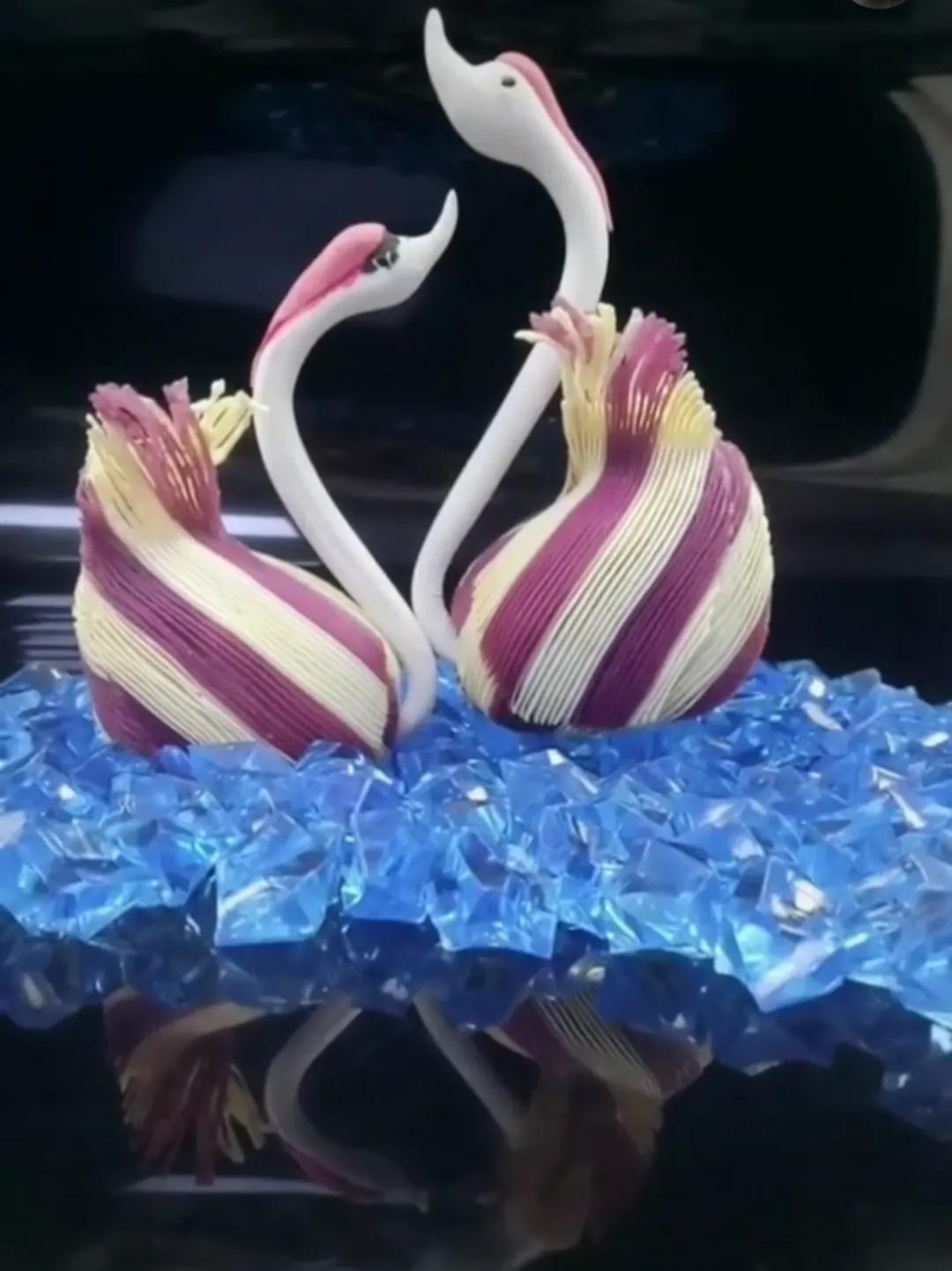 你相信吗？一个30平的面点间，所需要的设备和调料高达上百种！