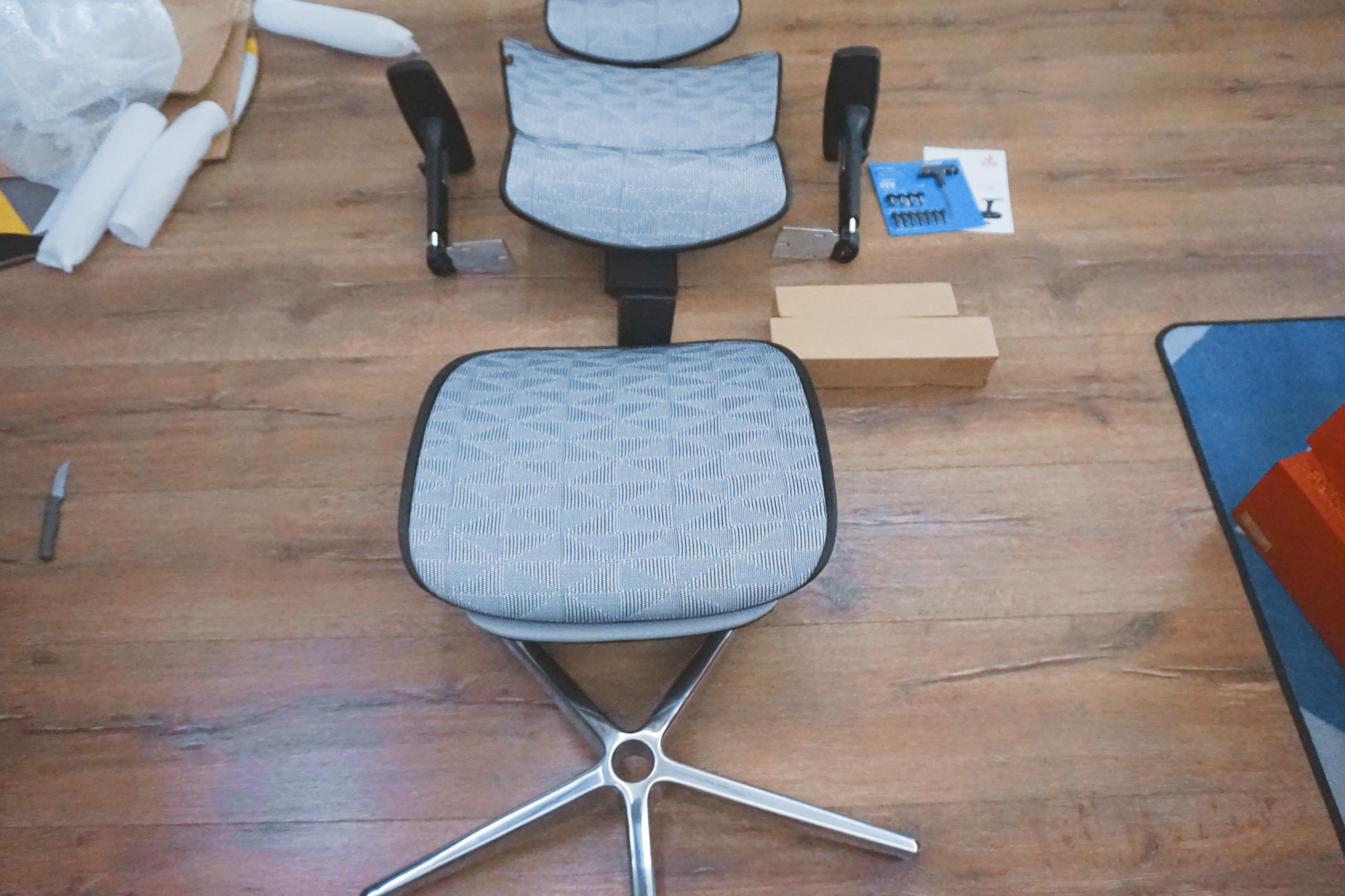 看了老罗推荐的人体工学椅我买了它——达宝利D1人体工学椅评测