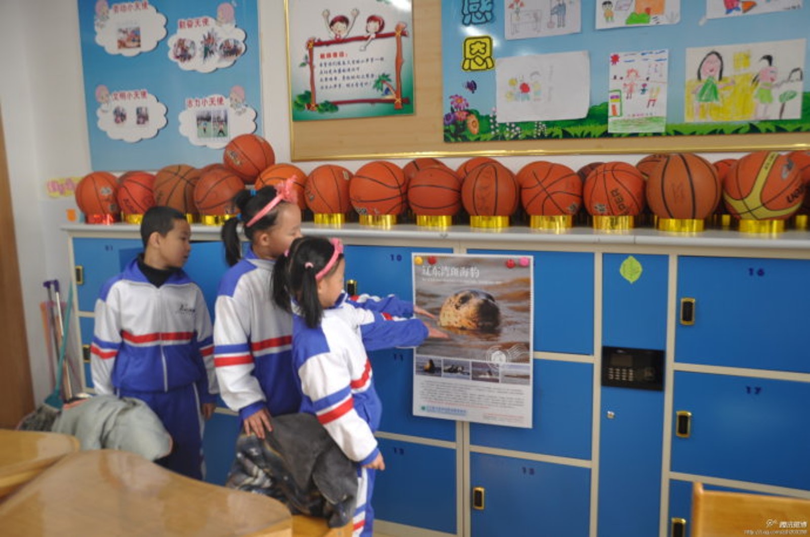 【人小鬼大】大连小学生为同学代购零食设会员制可做股东分红