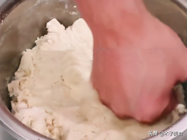 油条的家常做法简单又好吃,油条的家常做法放冰箱