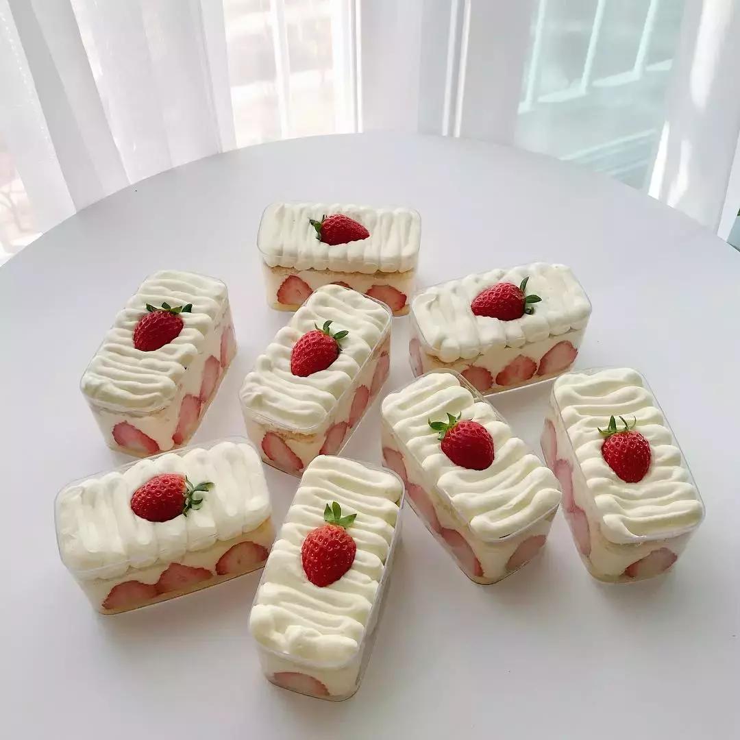 现在很火的草莓蛋糕,最新韩国草莓蛋糕