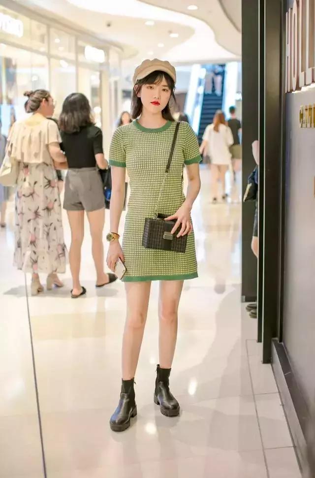 长脸型适合戴什么款式的帽子,各种帽子搭配的发型