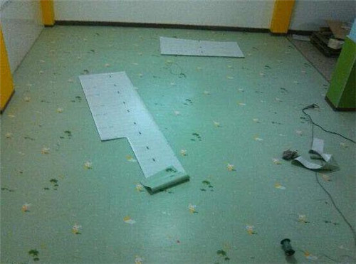 地板胶和地板胶哪个耐用,地板胶怎么铺才好看