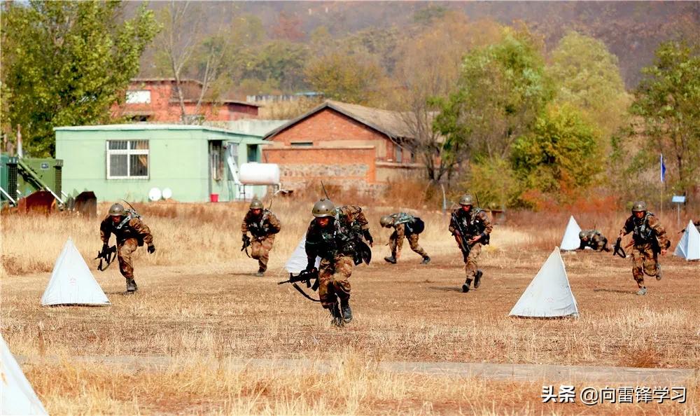 当了12年兵荣立两个三等功有多难,当上等兵的资格