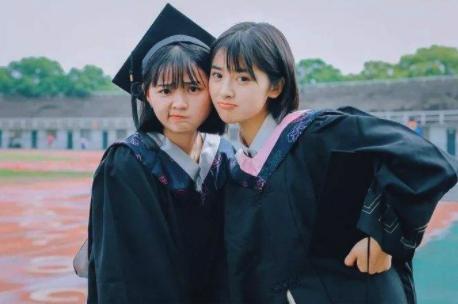 硕士毕业到大专院校当老师怎么样,硕士毕业进银行从什么职位做起