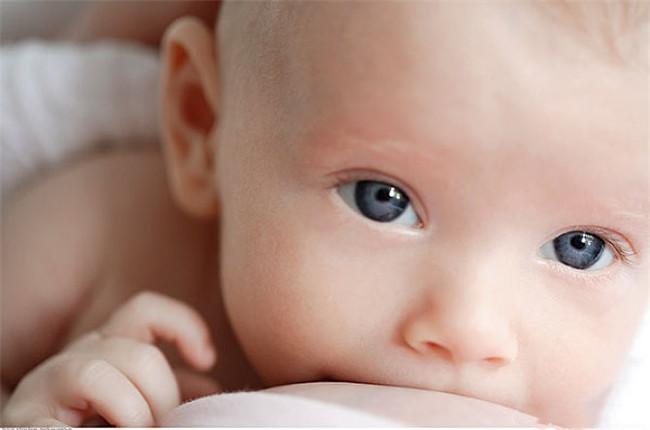 怎么才能知道宝宝喝多少奶合适,宝宝一天喝几次奶最合适