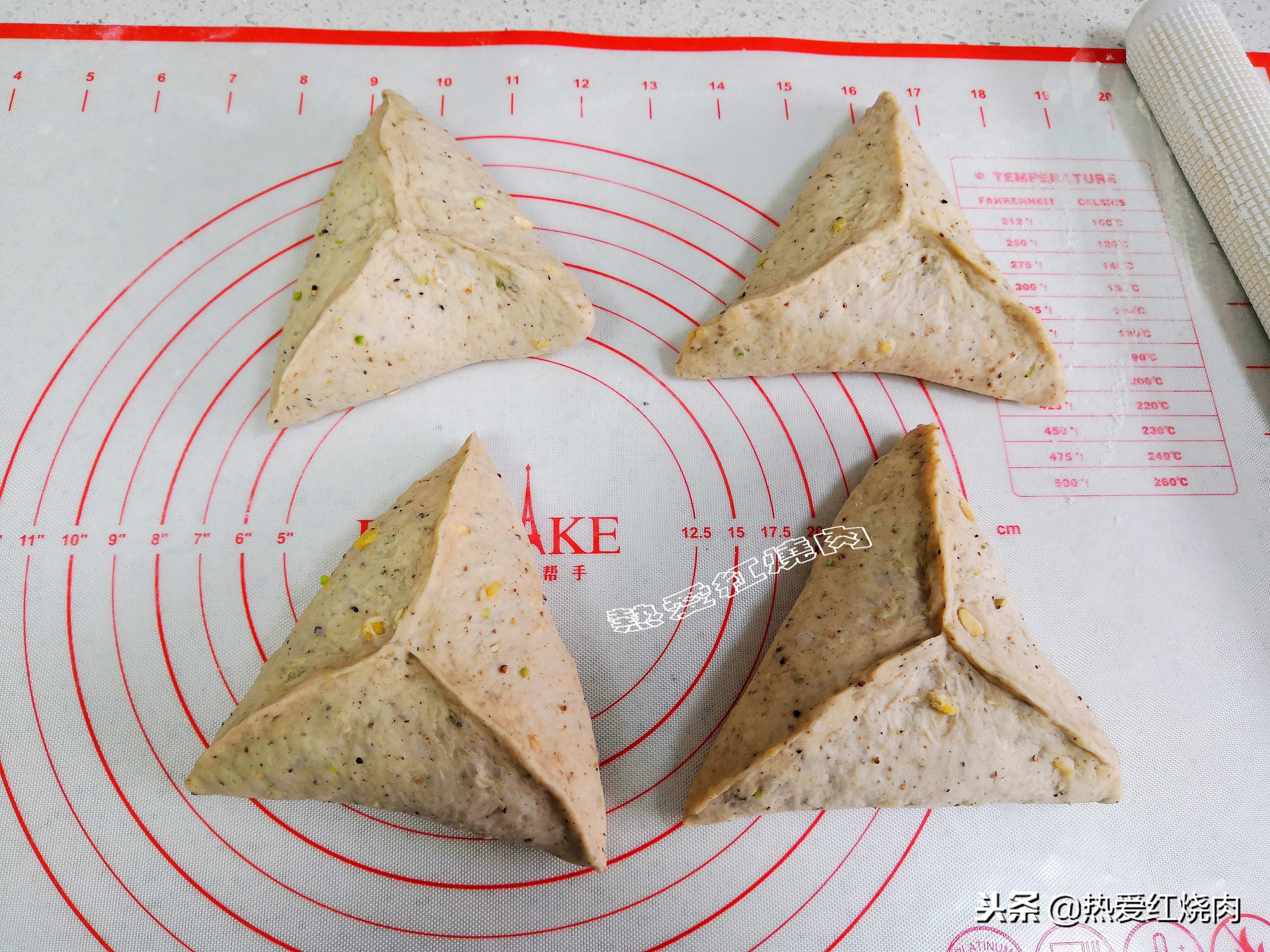 不用揉出膜的黑芝麻面包做法,不用揉出膜的粗粮面包做法