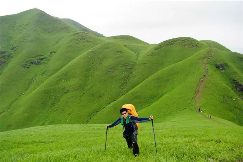 户外登山用几个登山杖,户外运动登山知识大全