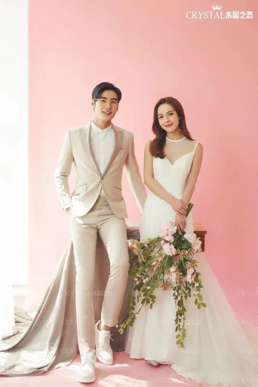 影楼法式内景实景图片,白纱内景婚纱照韩式极简