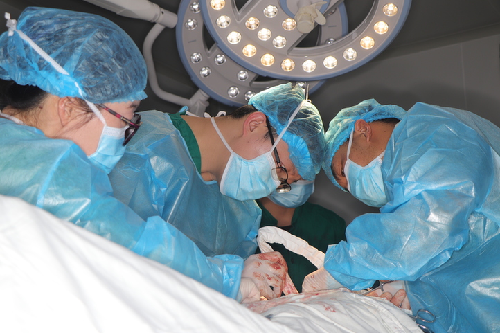 解放军在5000米海拔创造奇迹,我军4500米高原实弹演练