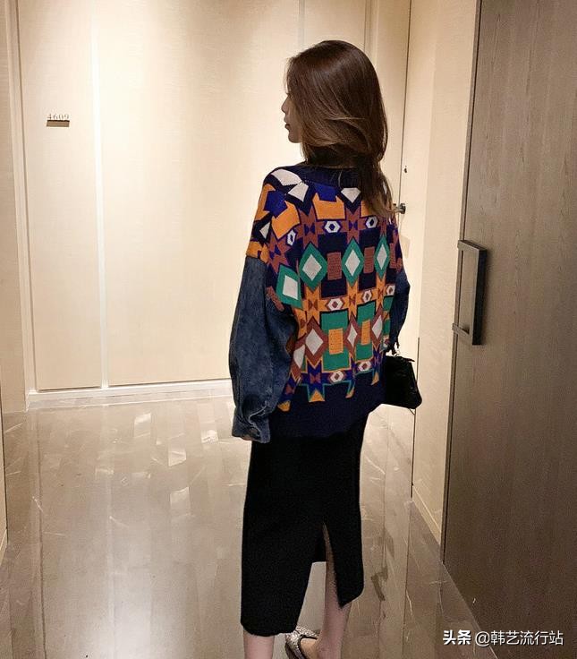 今年流行设计感毛衣,韩国设计款宽松毛衣