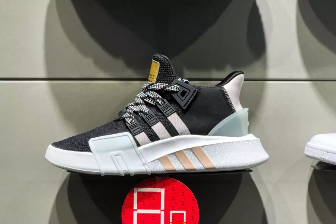 现代年轻人消费观只买吃的,当代年轻人消费观太真实了