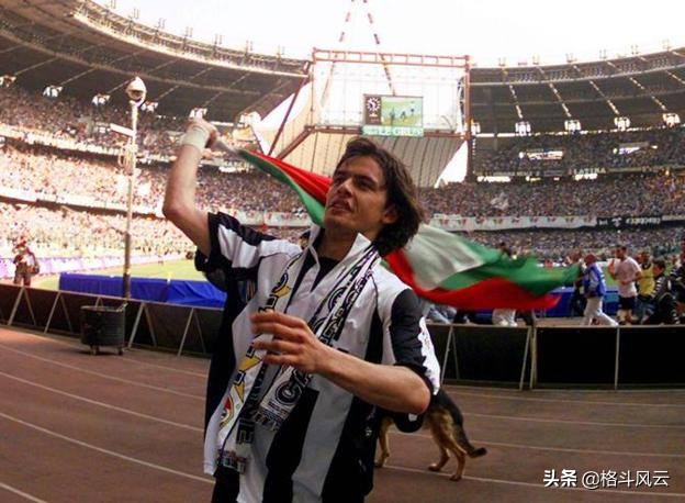 布冯出现了巨大的低级失误,速度快却很弱的球员