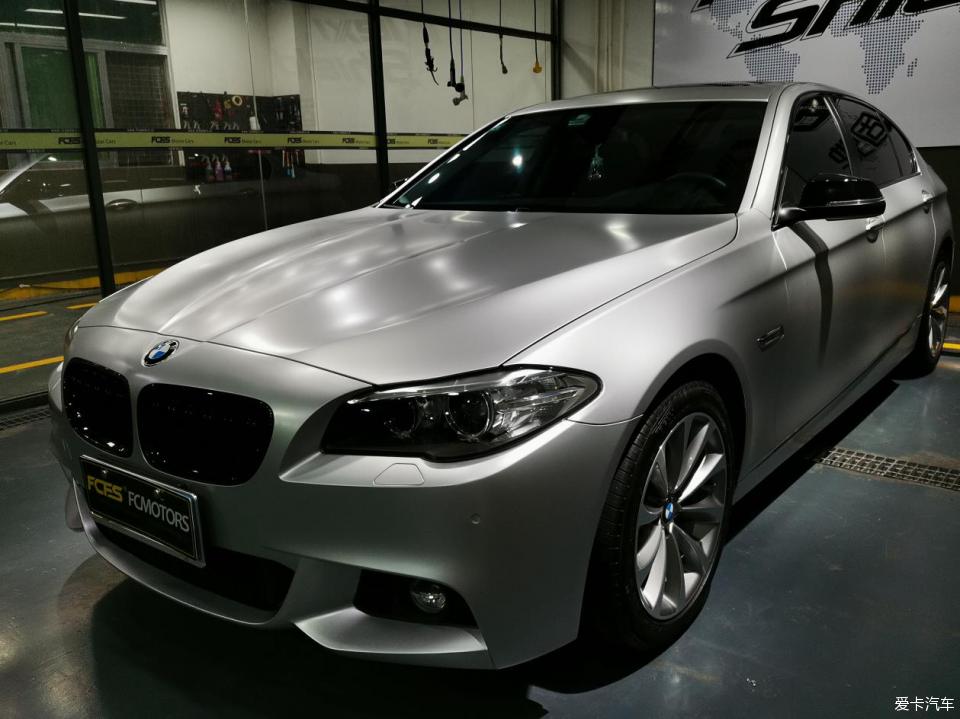 宝马5系贴膜改色罗曼尼红双拼,宝马5系贴膜改色