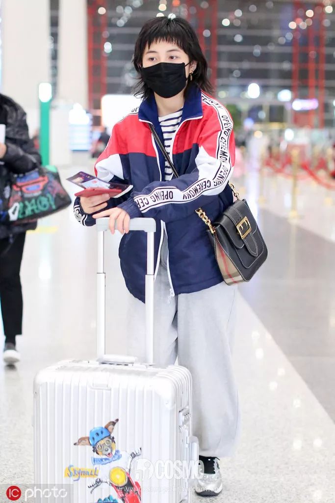 00后妹妹霸占年末荧屏却靠甜系穿搭霸占我的心