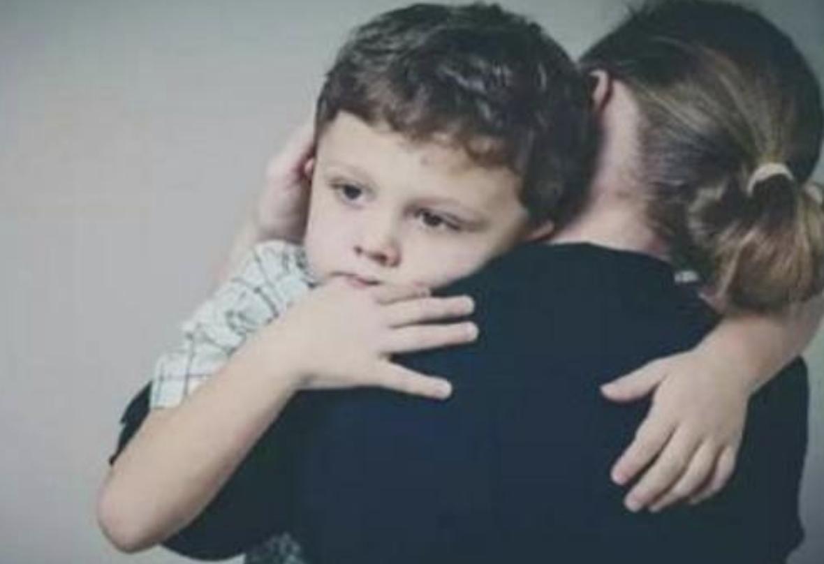 特别爱说话的孩子如何管教,孩子说话过分该如何教育