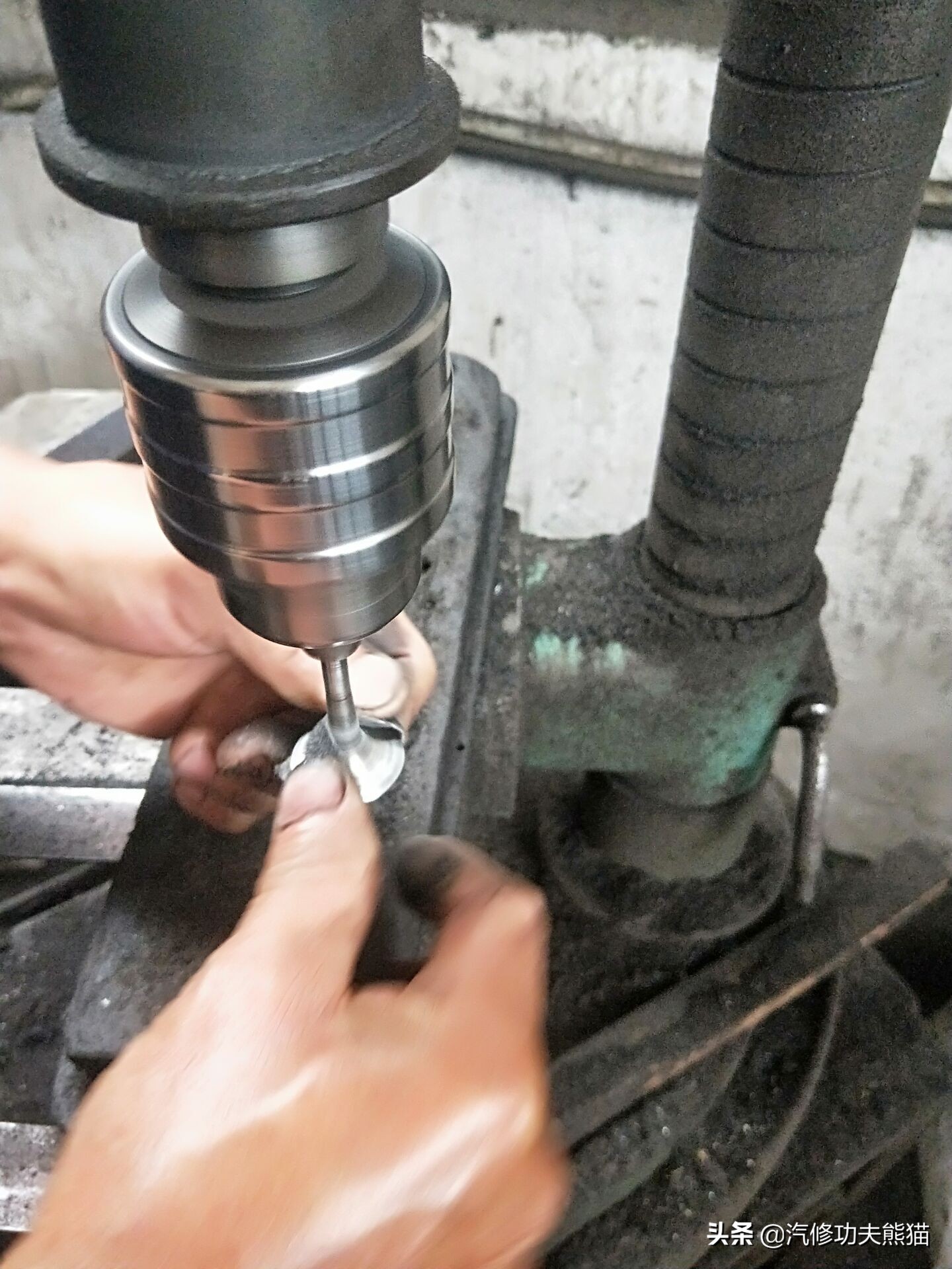 07年奥迪a6轻微烧机油怎么解决,奥迪2007款a6烧机油的原因