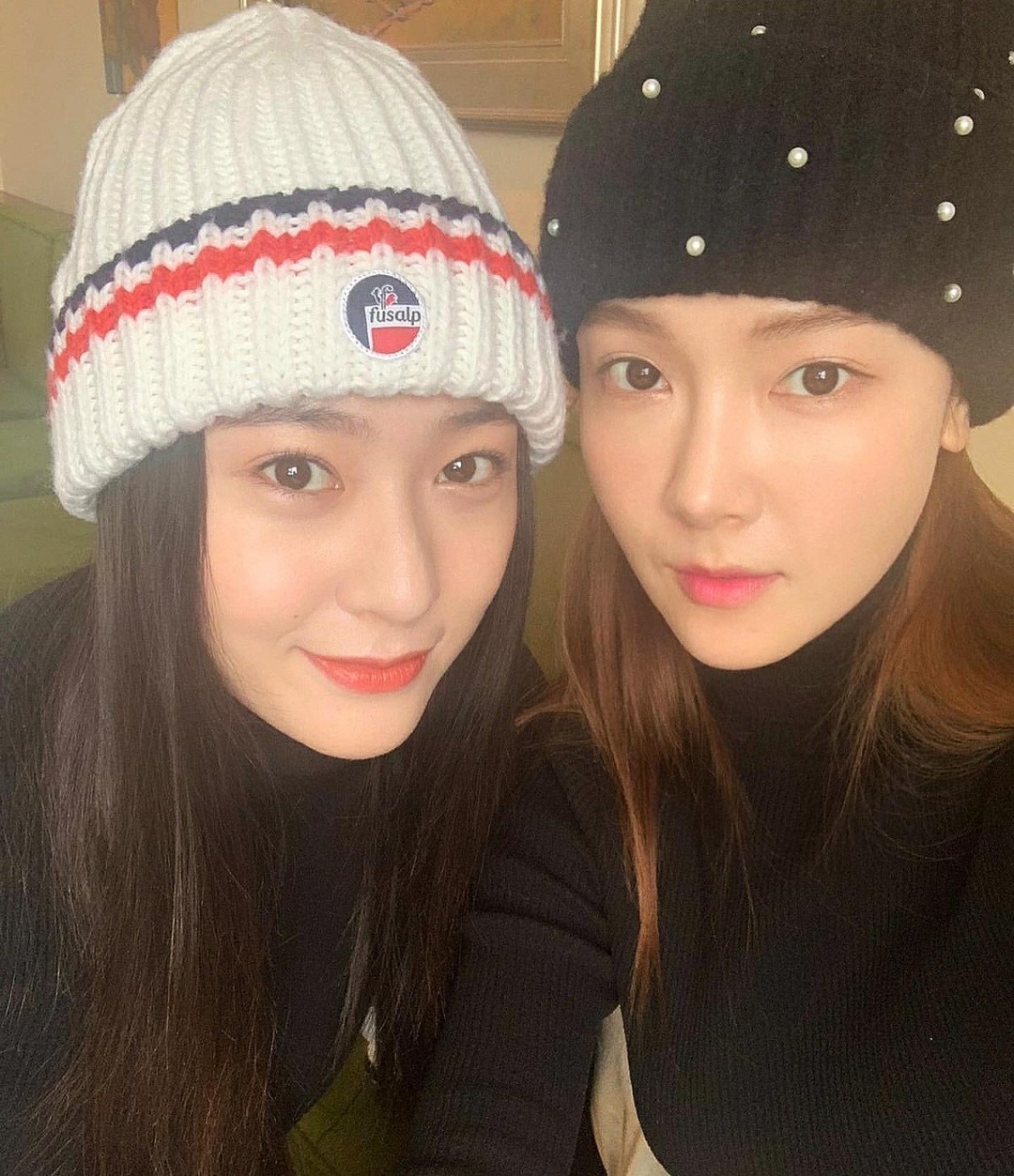 郑秀妍的品牌羽绒服,郑秀妍穿滑雪服