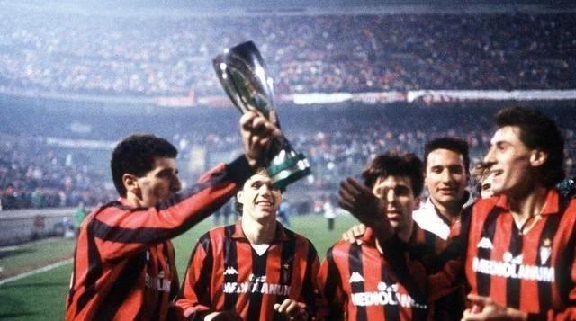 米兰后防有多可怕,曾经的米兰王朝有多可怕