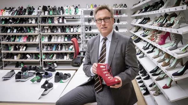 世界上做服装最富的人,世界上做衣服最厉害的人