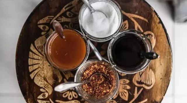 产妇月子餐可以吃葱姜蒜吗,产妇月子期间可以食姜醋吗