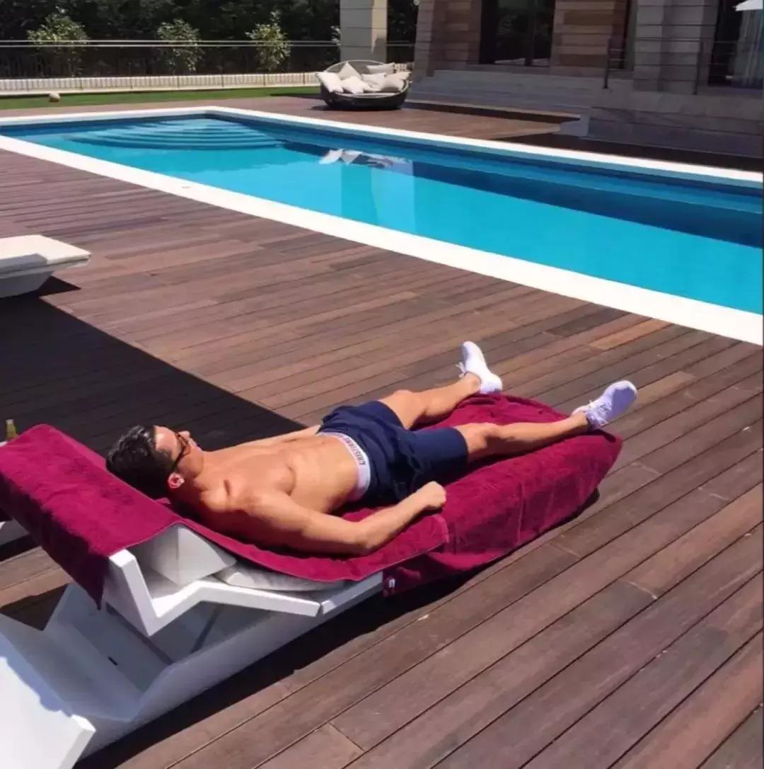 足球巨星c罗的别墅,梅西豪宅c罗豪宅